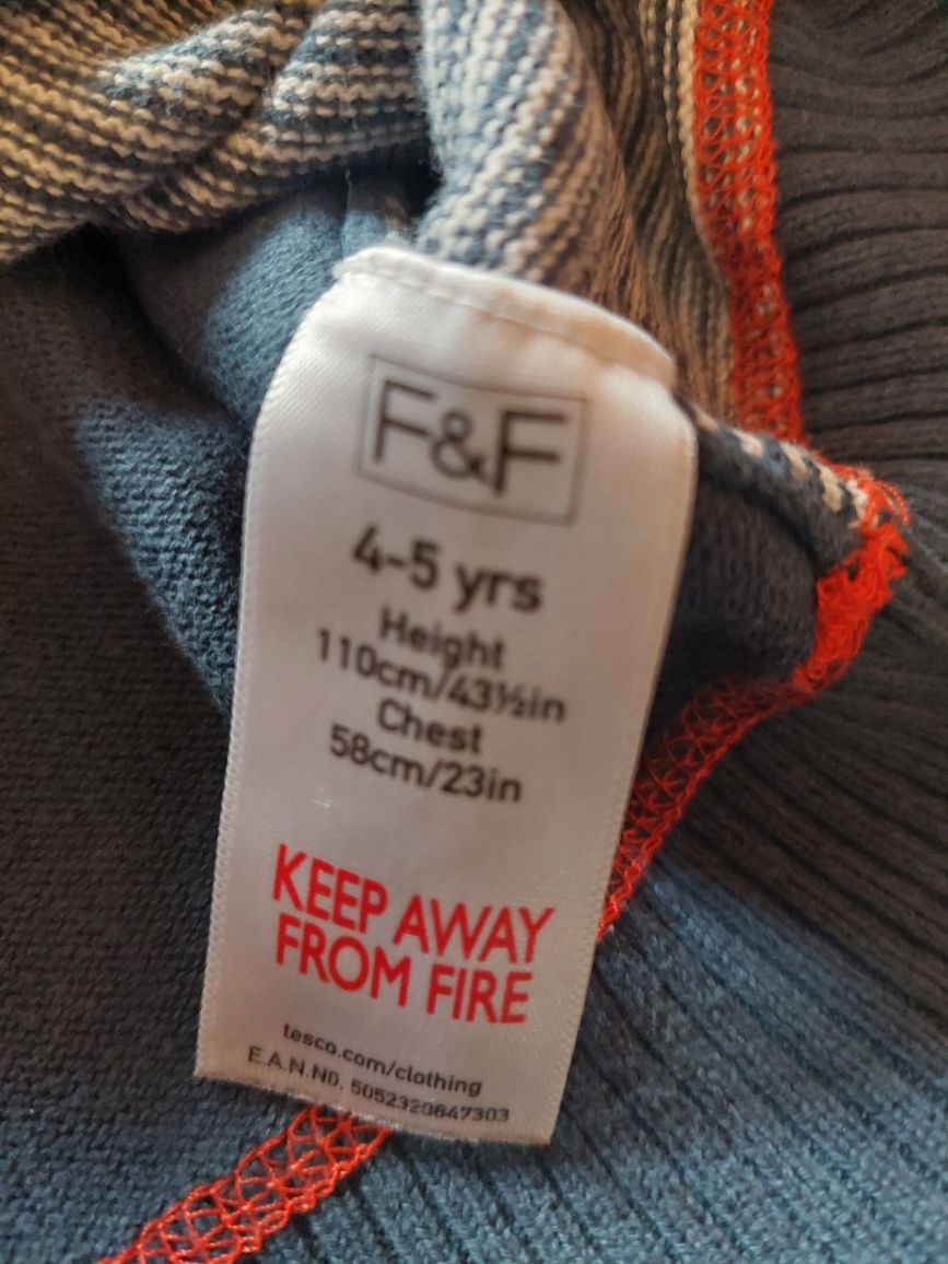 Sweter       110