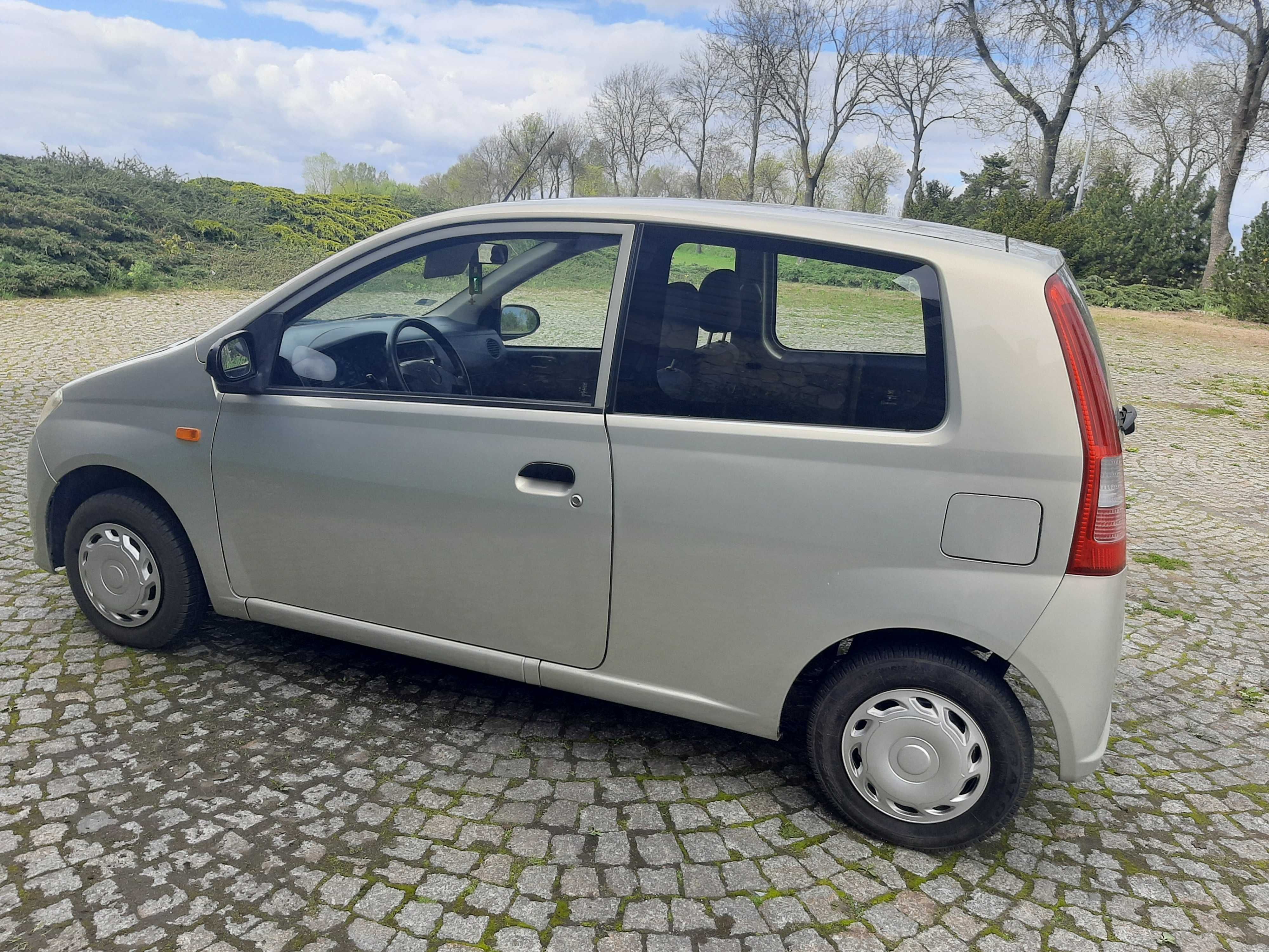 Sprzedam Ładnego  Daihatsu Coure Benzyna. Mały przebieg 140 tys km