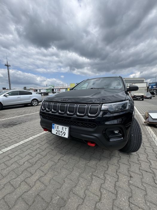 Продам своє авто в хорошому стані jeep compass trailhawk