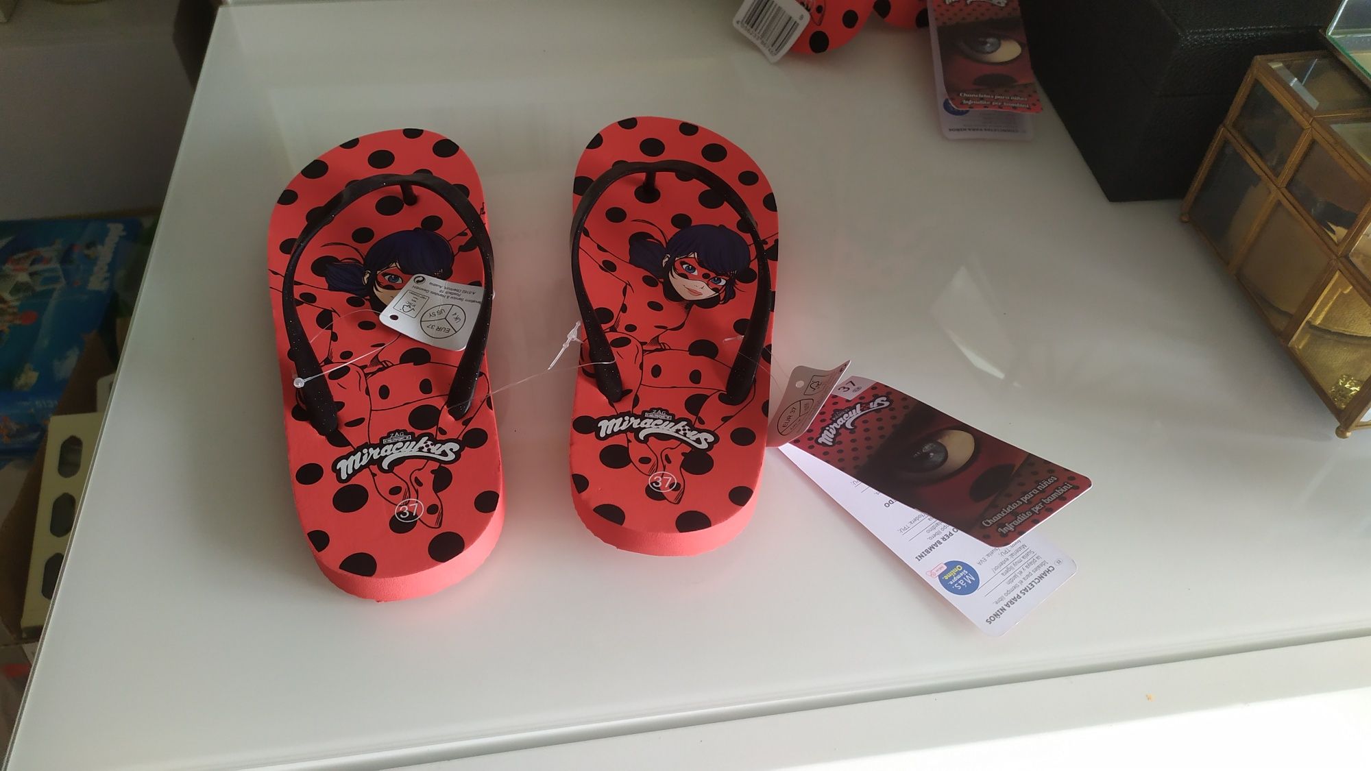 Chinelos novos Lady bug Miraculous tamanho 37