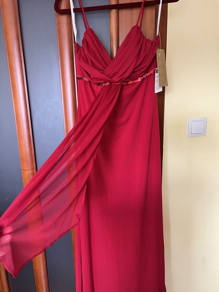 Długa nowa czwrwona sukienka