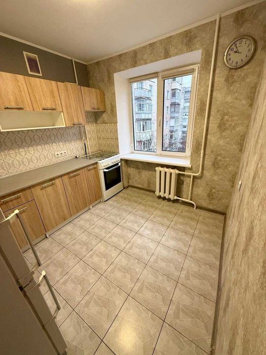 41487 Продається світла 2-кімнатна квартира у Пд-Зх районі!