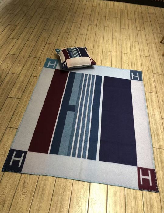 Плед с подушкой Hermes