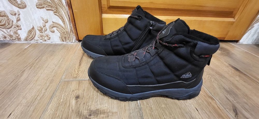 Ботинки зимние и куртка зимняя