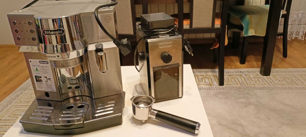 Ekspres kolbowy DeLonghi  EC 850.M plus młynek do kawy delonghi kg 89