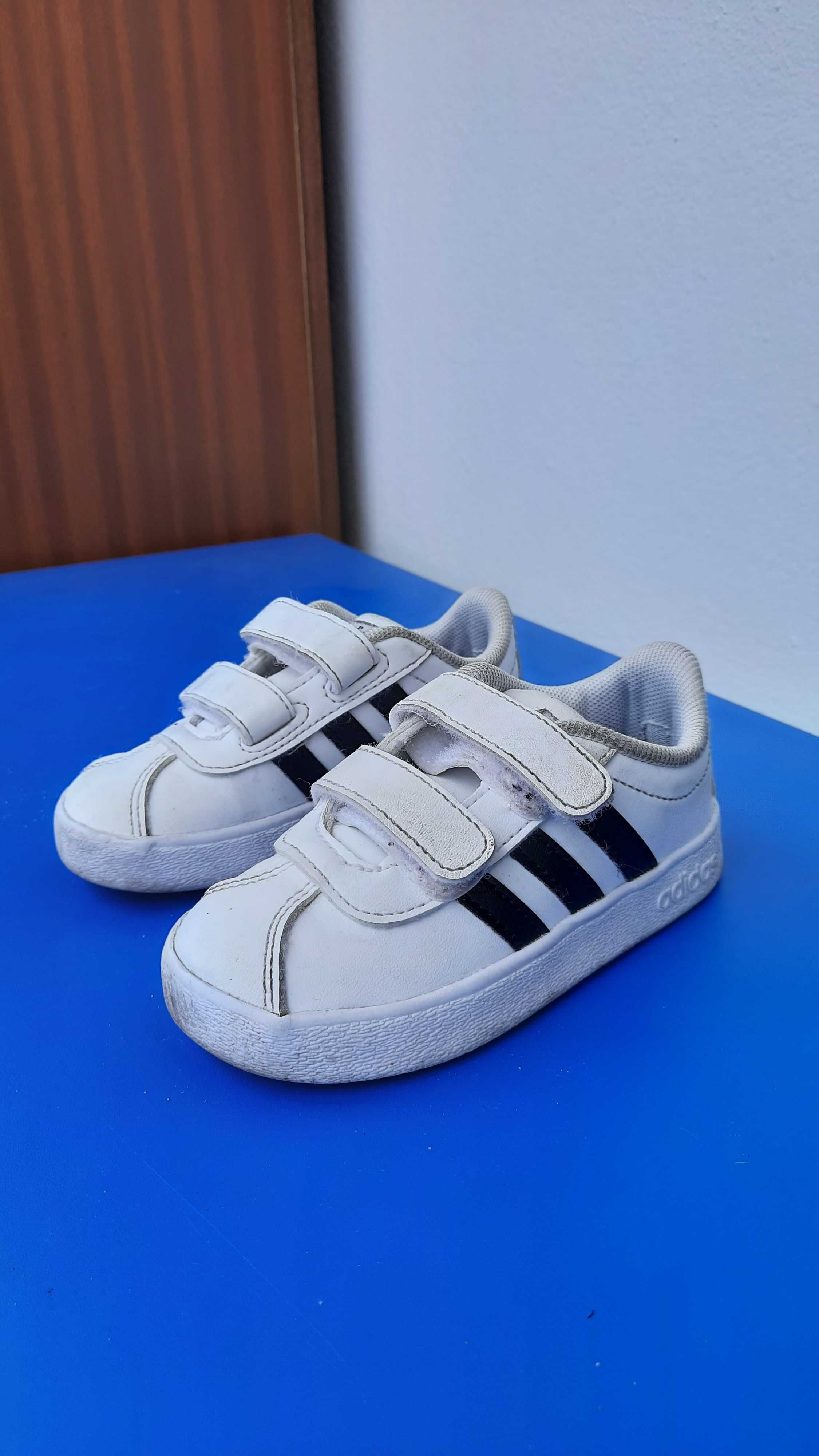 Tenis Adidas criança.