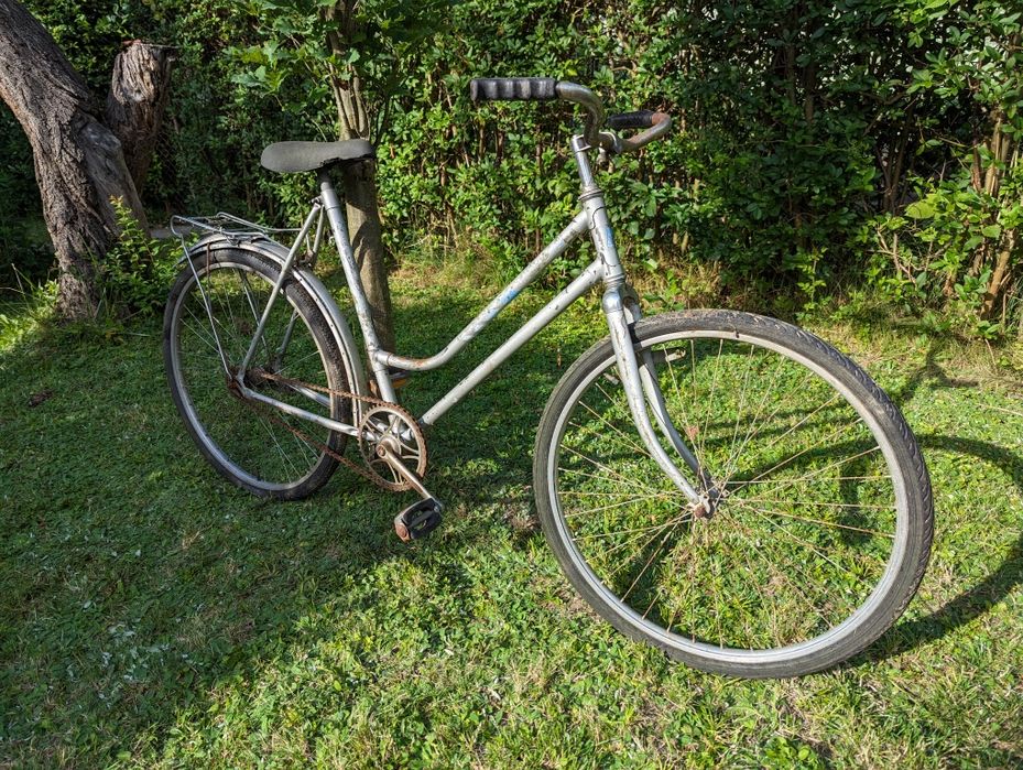 Stary rower PRL do renowacji, wystrój wnętrza