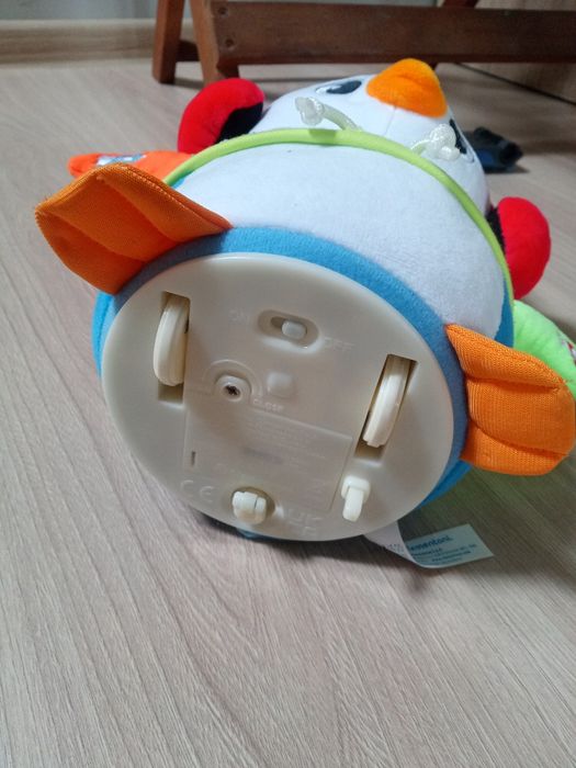 Tańczący pingwin clementoni baby