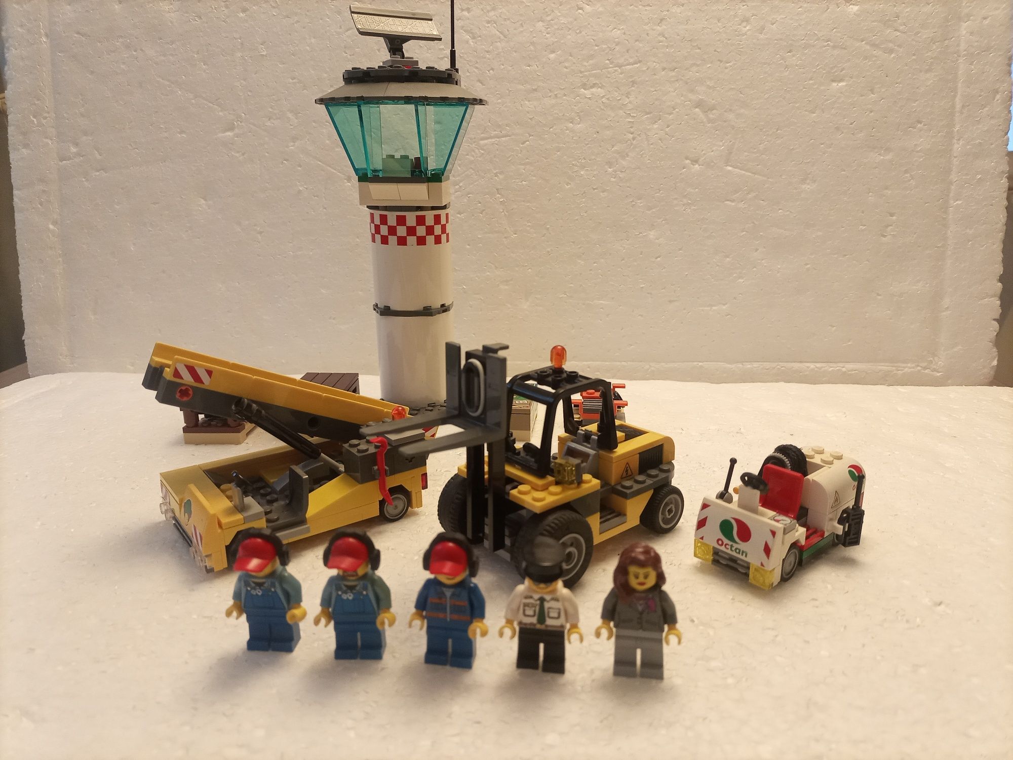 Klocki LEGO 60022 terminal cargo samolot lotnisko