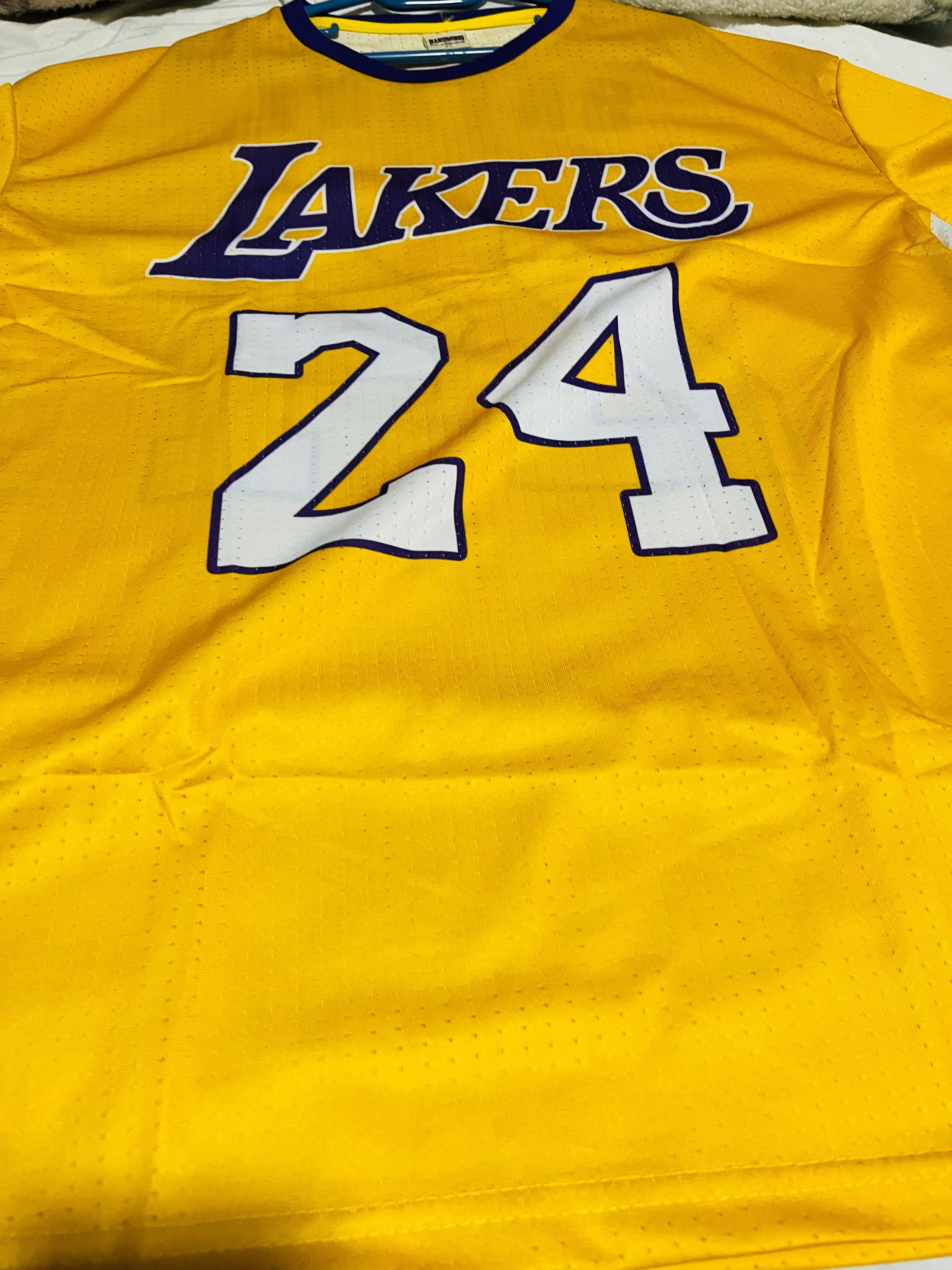 Продам футболку Lakers