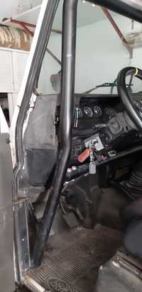 Defender Roll-bar interior