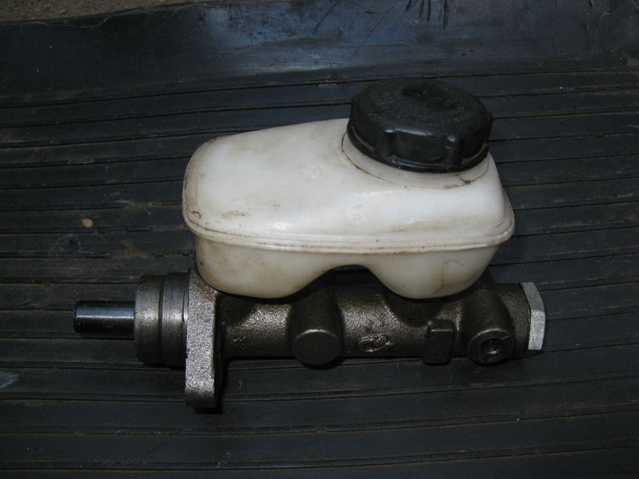 главный тормозной цилиндр москвич 2140