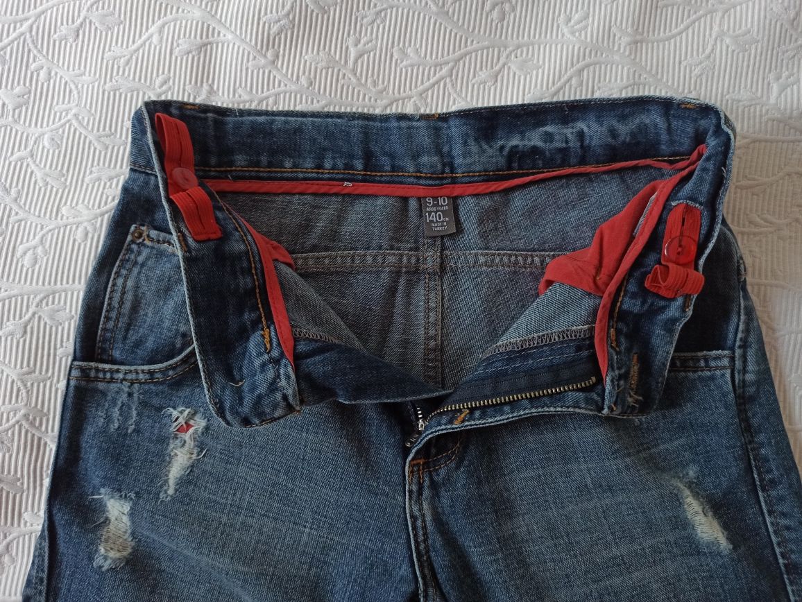 Designerskie jeansy z przetarciami, r.140, 9-10 lat