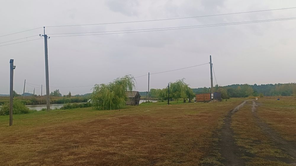 Продам ділянку в селі Літки на березі озера