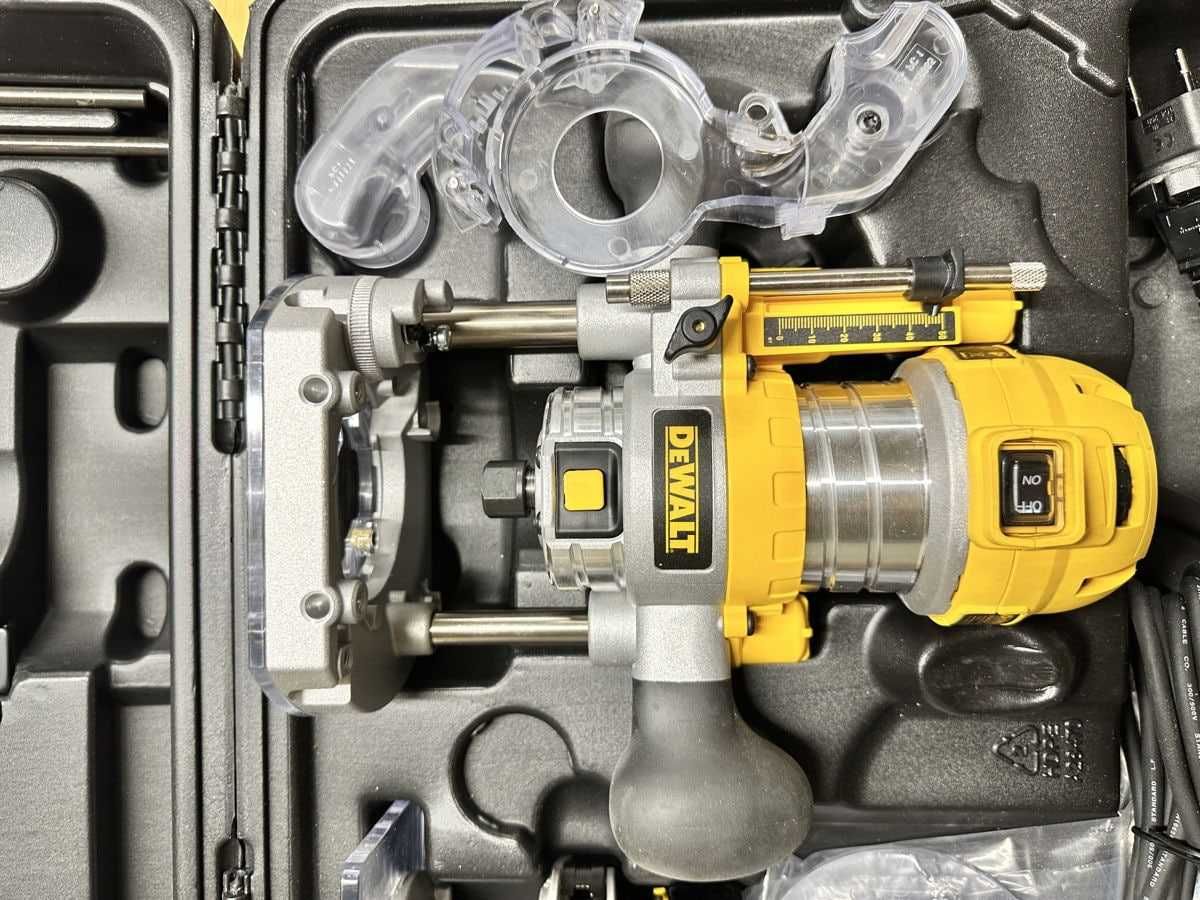 Frezarka DeWalt D26204K