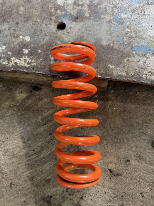 Пружина на КТМ ендуро