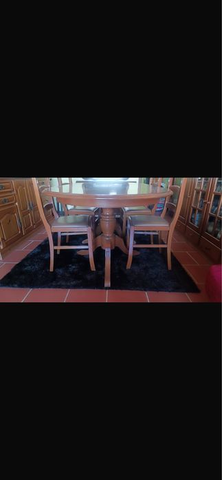 Mesa de Jantar Extensível com 6 Cadeiras em Madeira Maciça