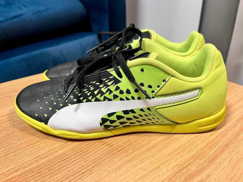 Buty do piłki halowej Puma roz. Eur. 38 jak nowe .
