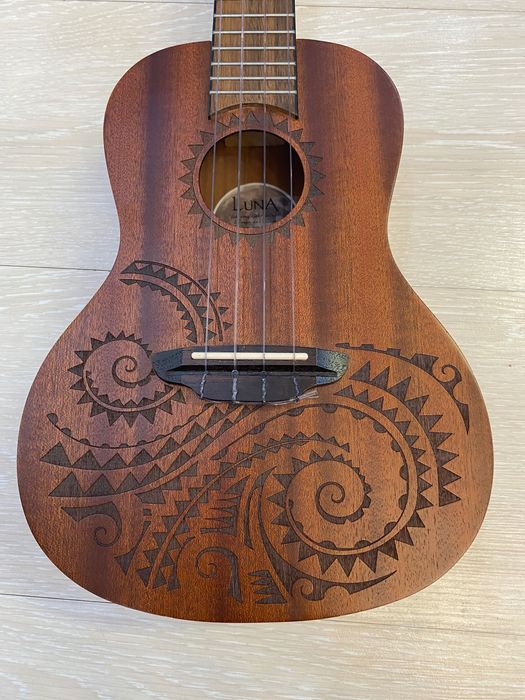 Укулеле Luna Tattoo Concert Mahogany, акустична