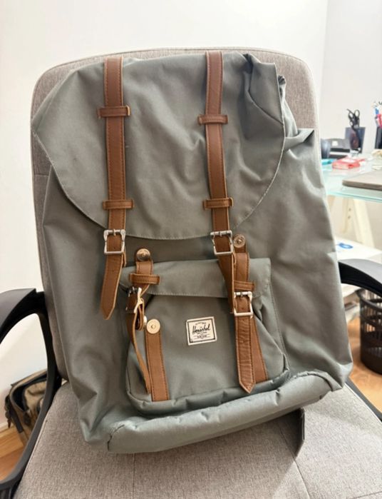 Mochila Herschel cinzenta - como nova