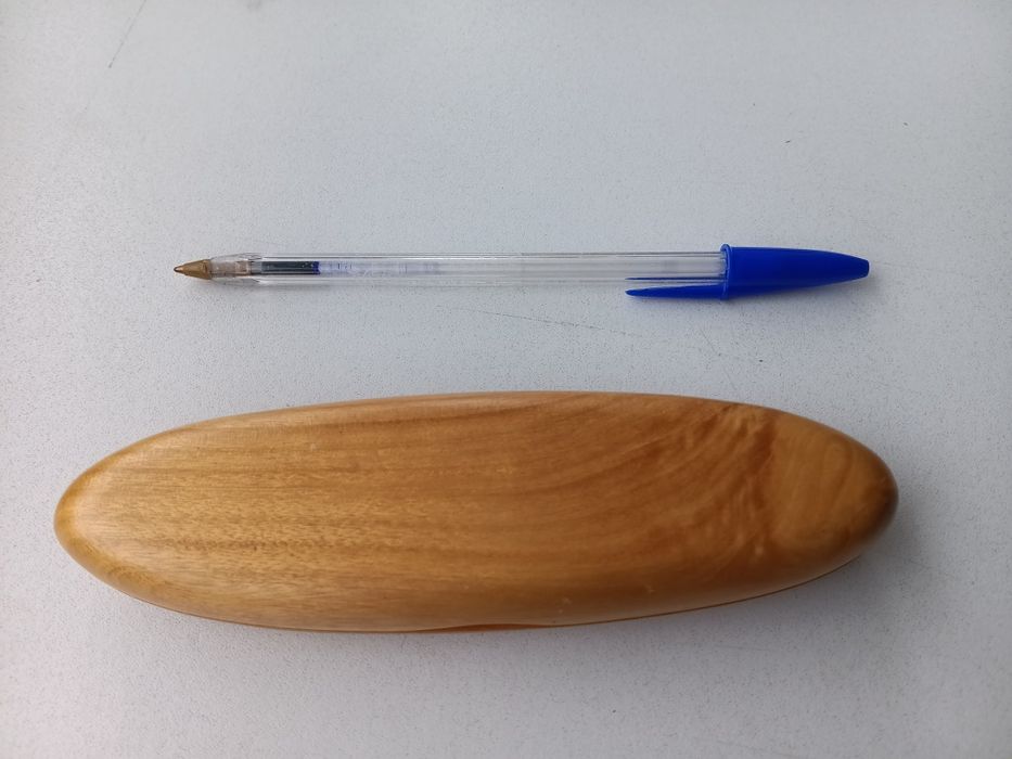 Caneta revestida a madeira