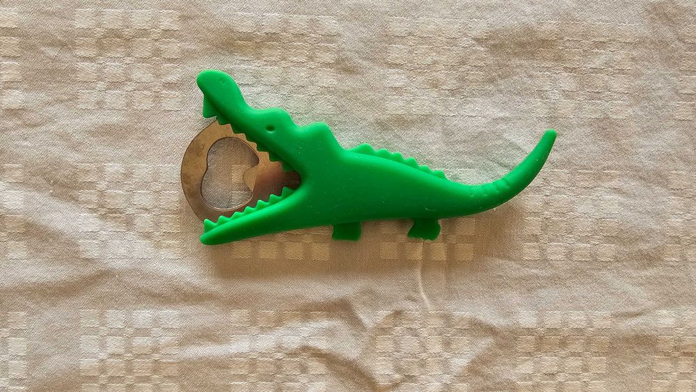 Abre caricas em forma de crocodilo