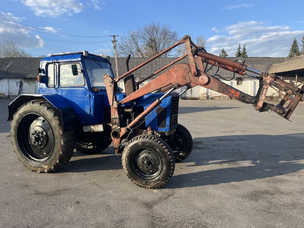 Мтз 80 з Кун та іншим нависним