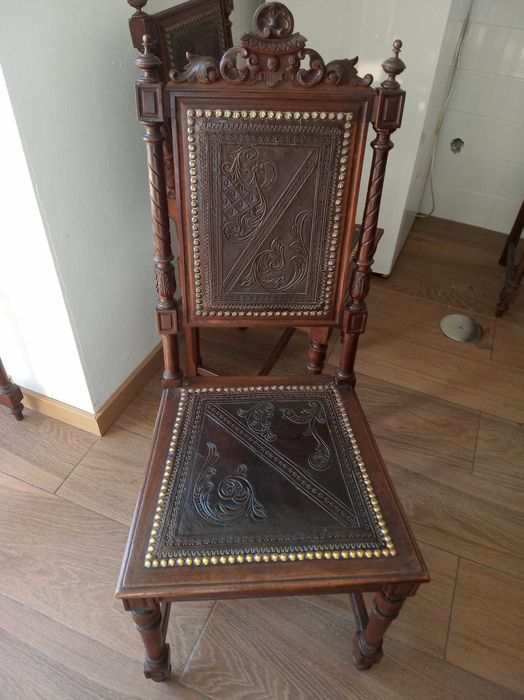 Vendo 4 cadeiras antigas