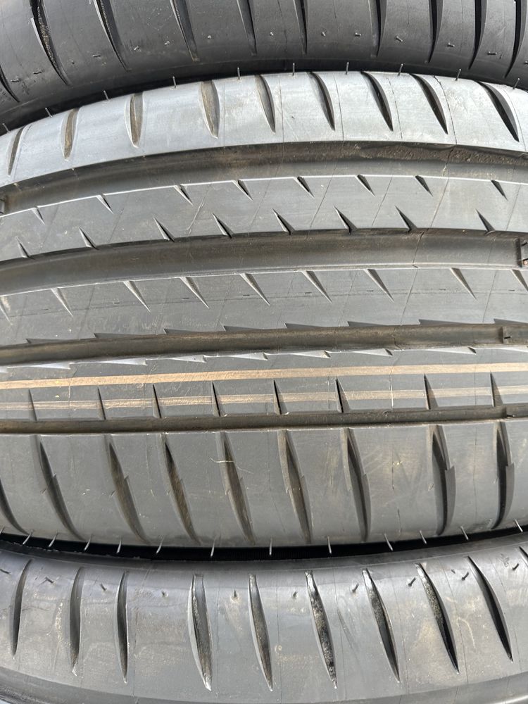 235/45/19 Michelin Pilot Sport 4