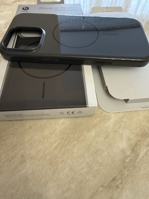 Продам оригінальний чохол Beats/Apple на айфон 16 Pro Max