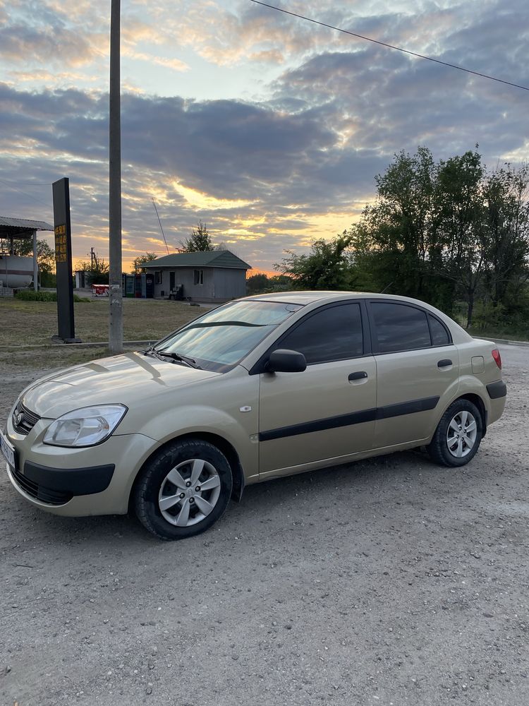 Kia Rio 1.4 2008 мех. газ/бензин