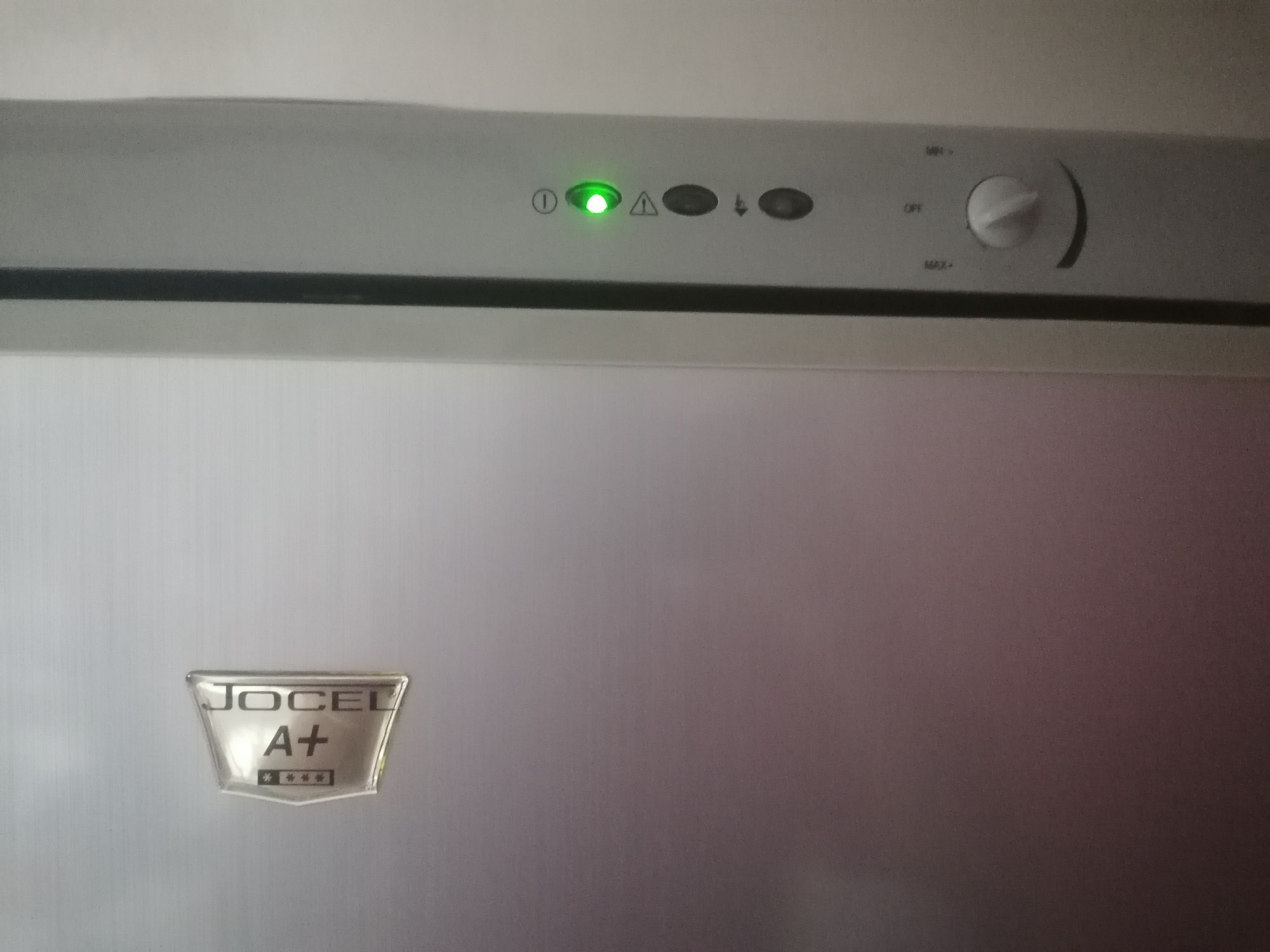 Congelador arca vertical 240L JOCEL