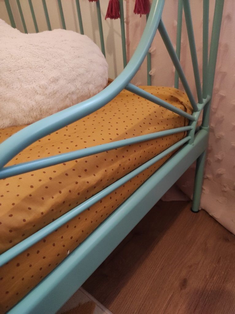 Cama Extensível MINNEN e Colchão IKEA