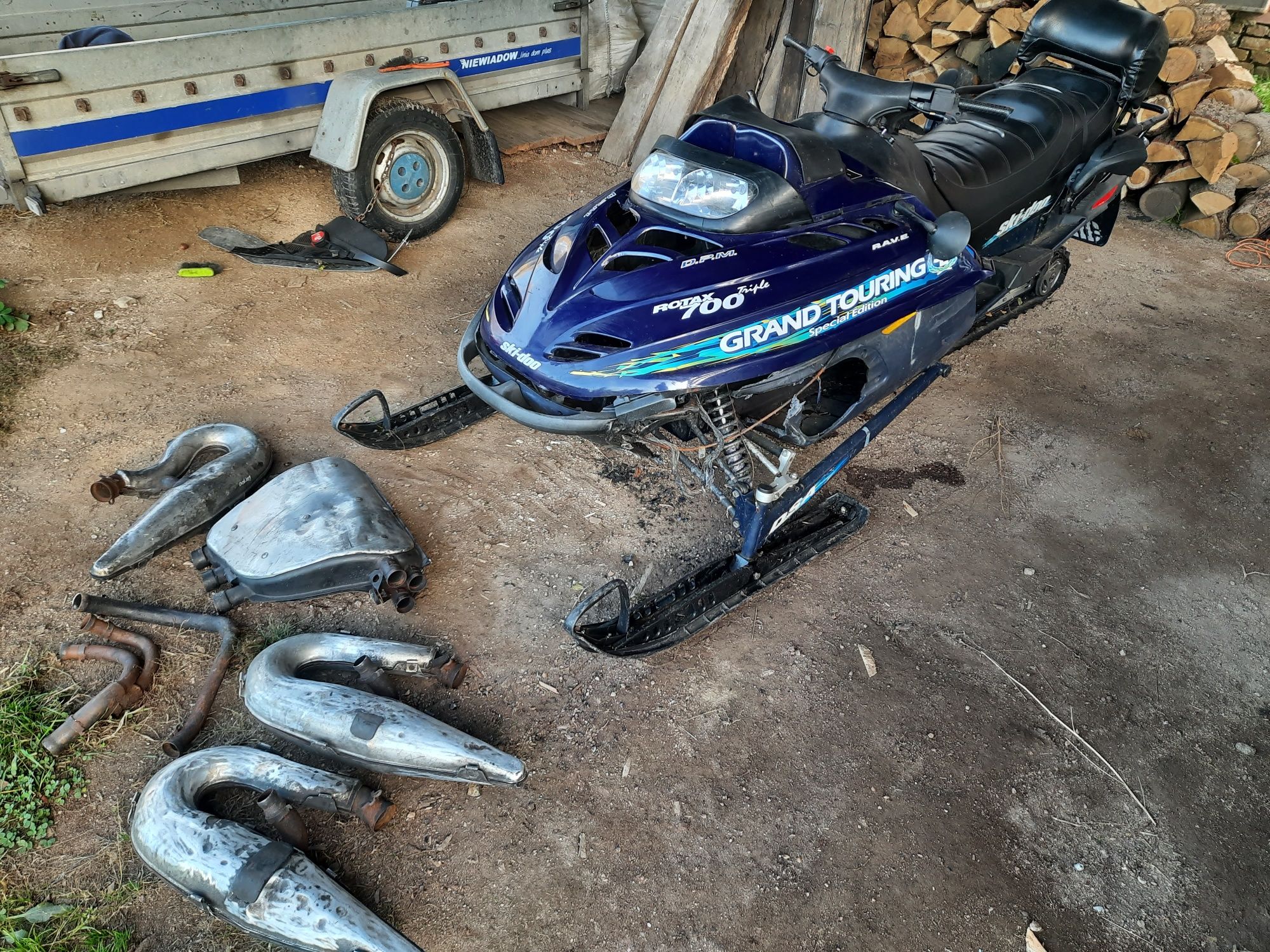 Skuter śnieżny Ski Doo Grand Touring Rotax 700 części płozy gąsienica