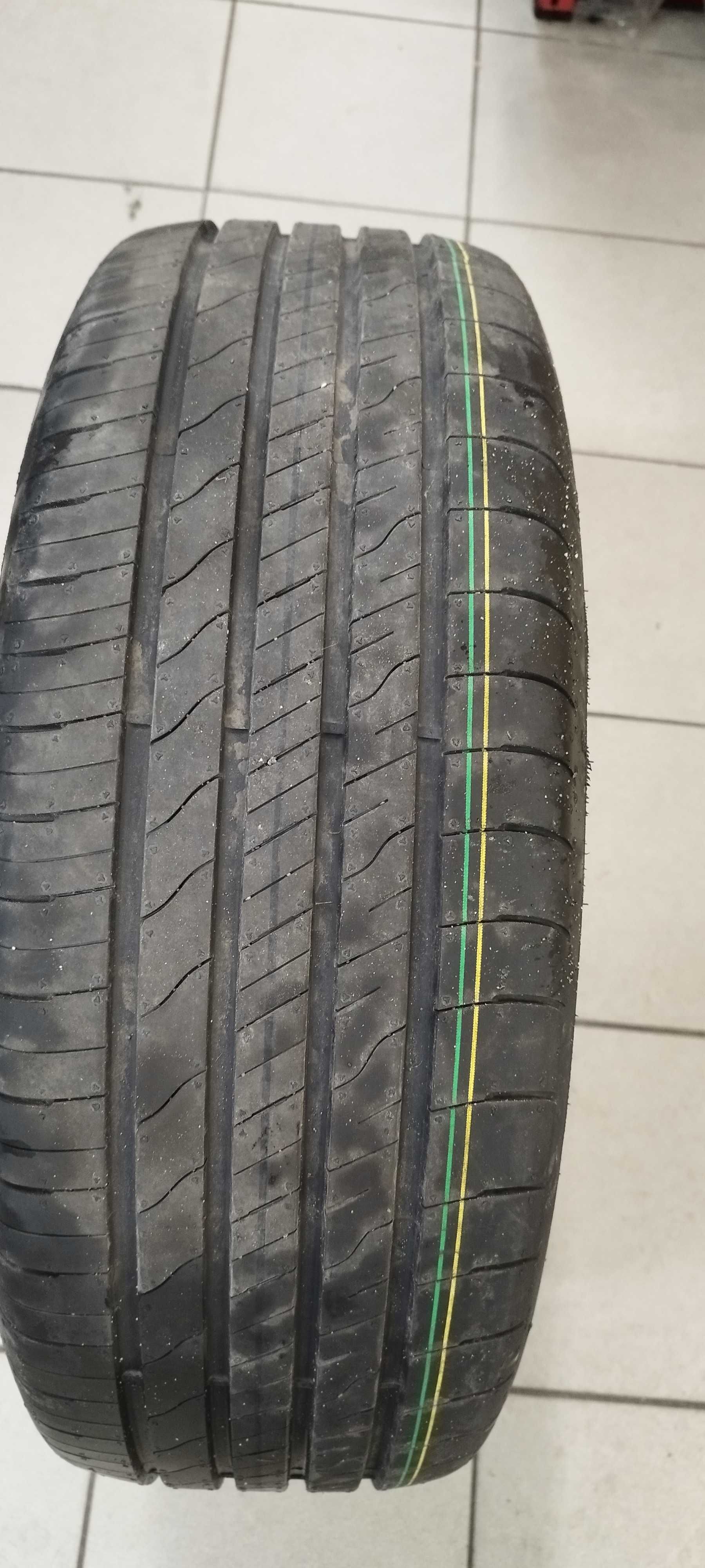 4× Goodyear EfficientGrip SUV 215/55R18 99 V wzmocnienie (XL)