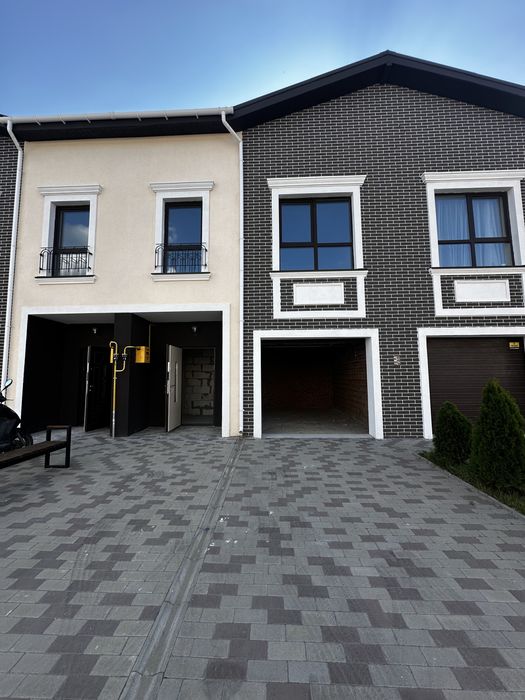 Продаж таунхаус біля Епіцентру