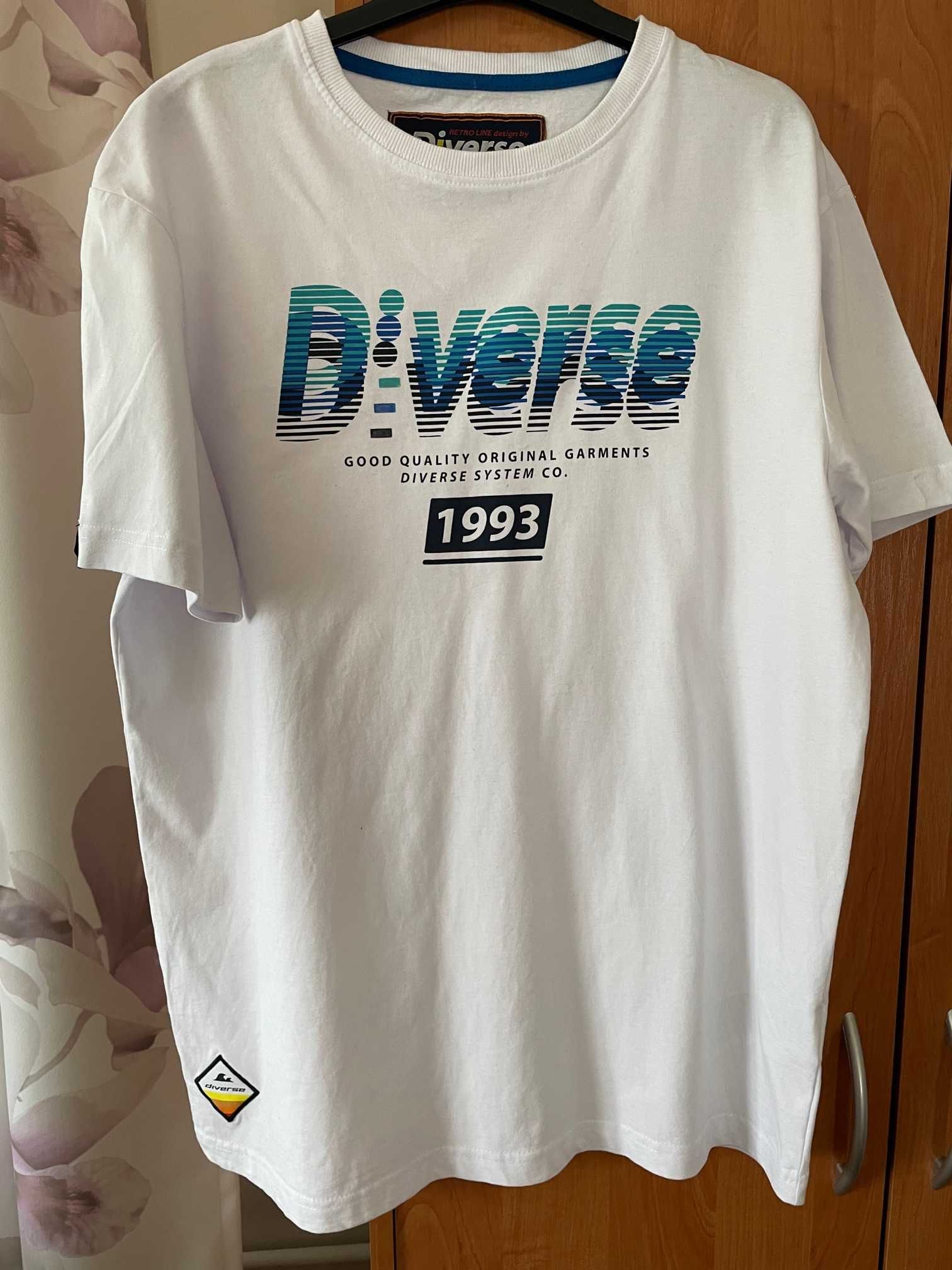 Diverse   t-shirt biały  z aplikacją M