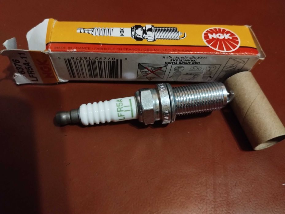 Свічка запалювання NGK LFR5A-11  ( 6376 )