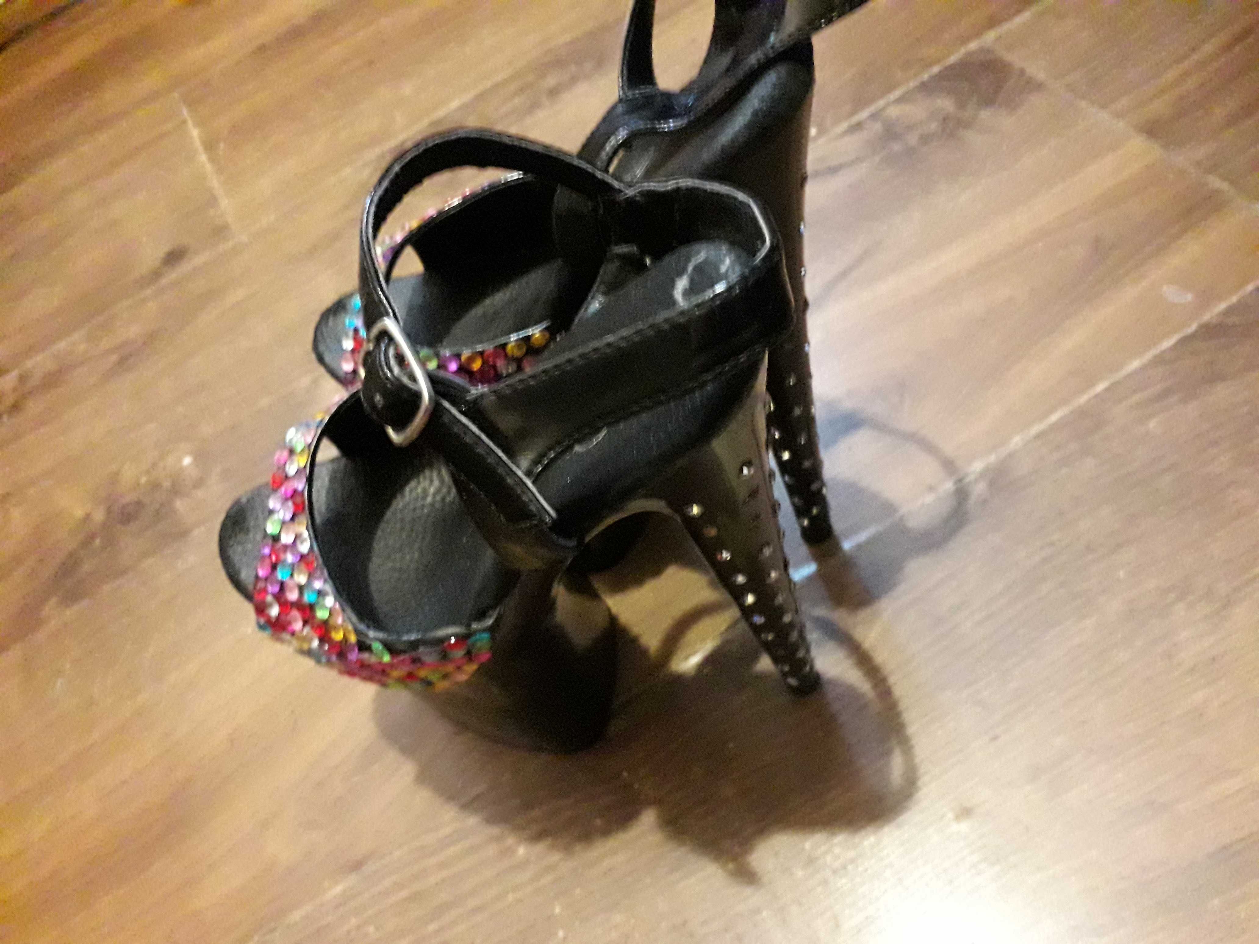 buty na wysokim obcasie
