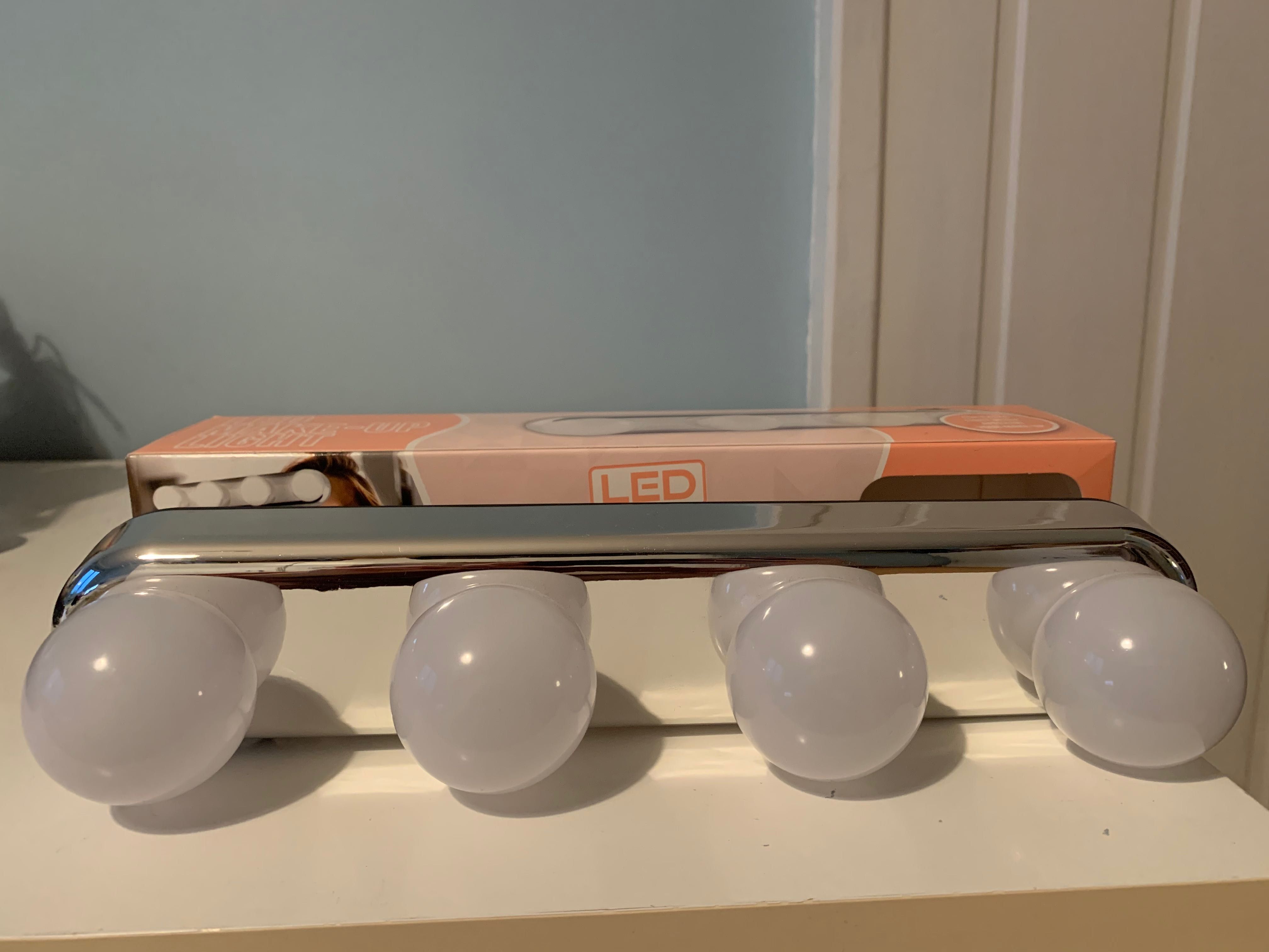 Lampka LED do makijażu