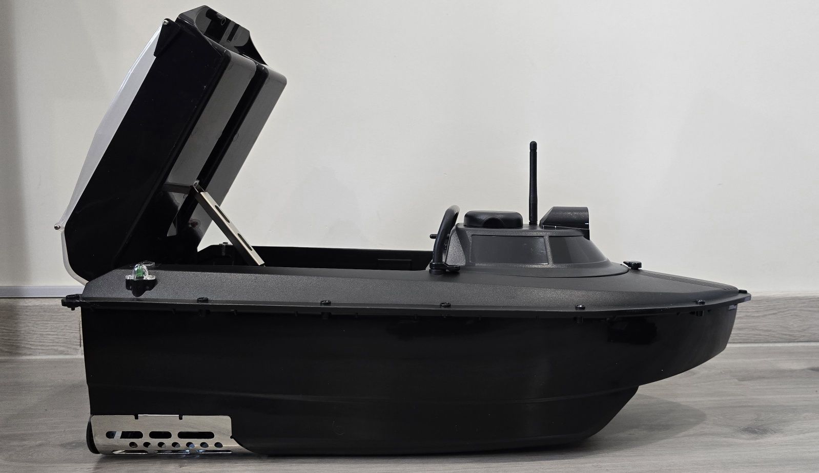 Łódka zanętowa Jabo 2CG Gps Autopilot Echosonda