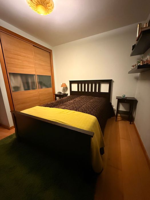 Estrutura de cama HEMNES 140x200 cm (preto-castanho)