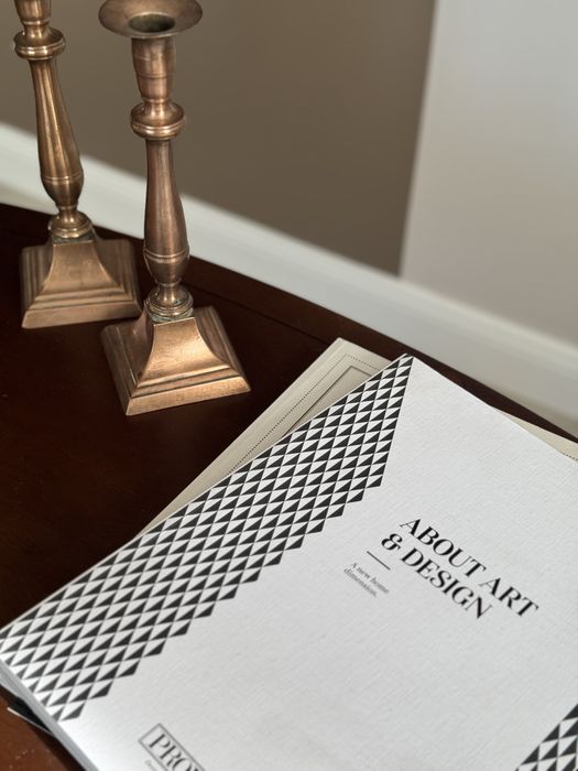 Вінтажний журнальний столик