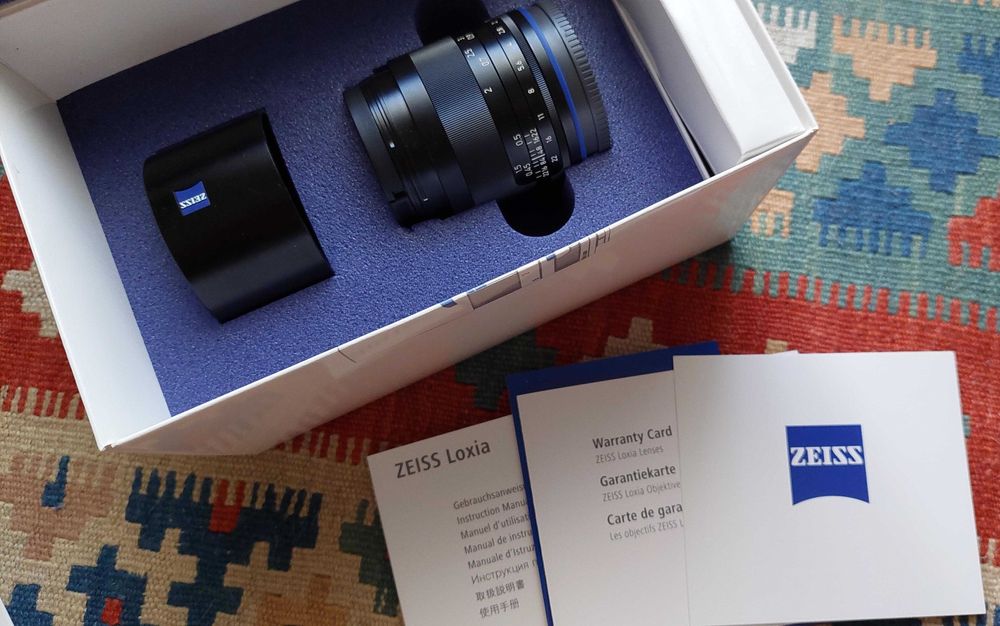 Lente ZEISS Loxia 50mm f/2 Planar T* para Sony FE + Filtro UV Zeiss