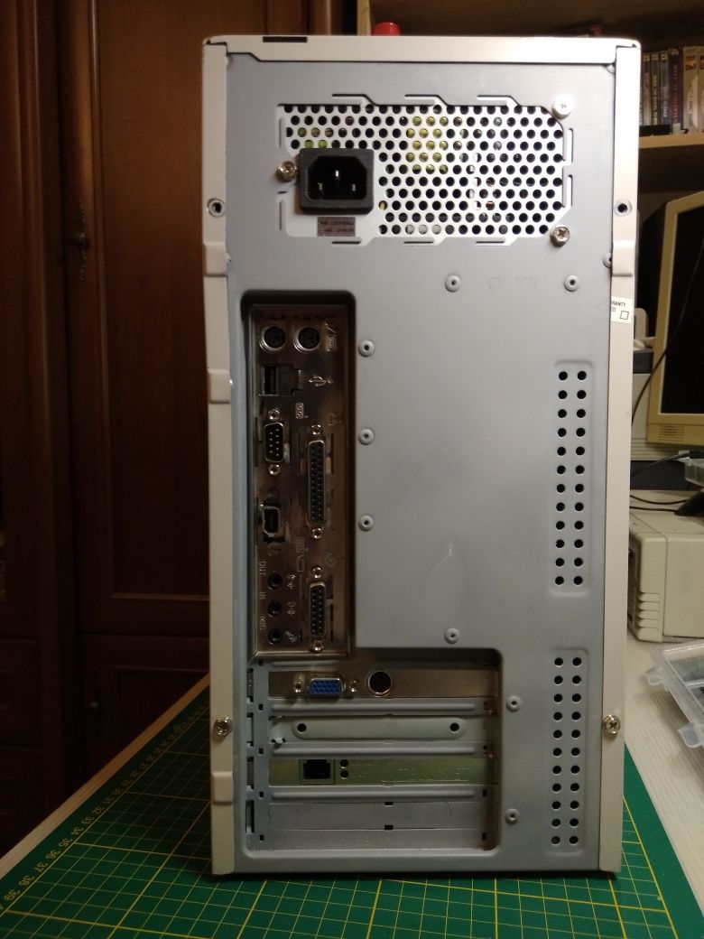Komputer Pentium3 GeForce2 Aureal Vortex mATX