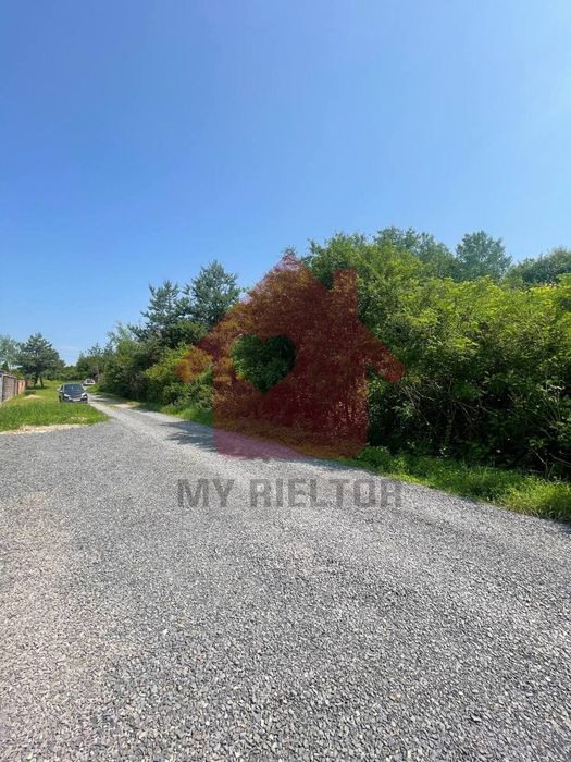 Продаж ділянки в с.Великі Лази!