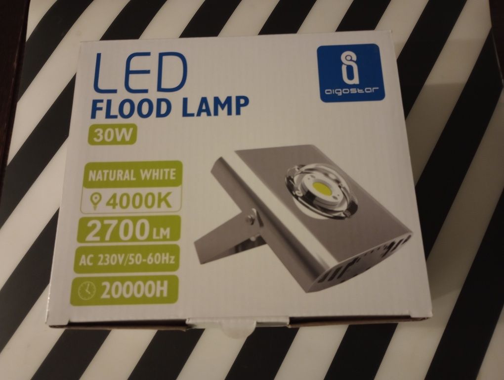 Aluminiowa oprawa  LED FLOOD 30W, reflektor, naświetlacz, projektor