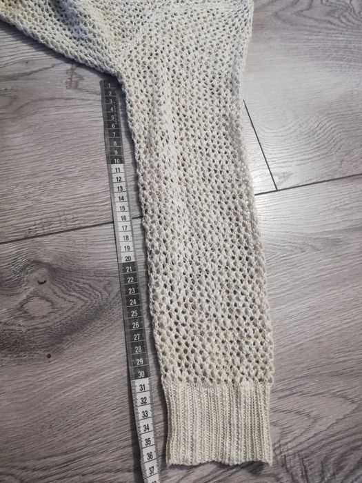 R. L Mohito beżowy sweterek ze złotą nitka