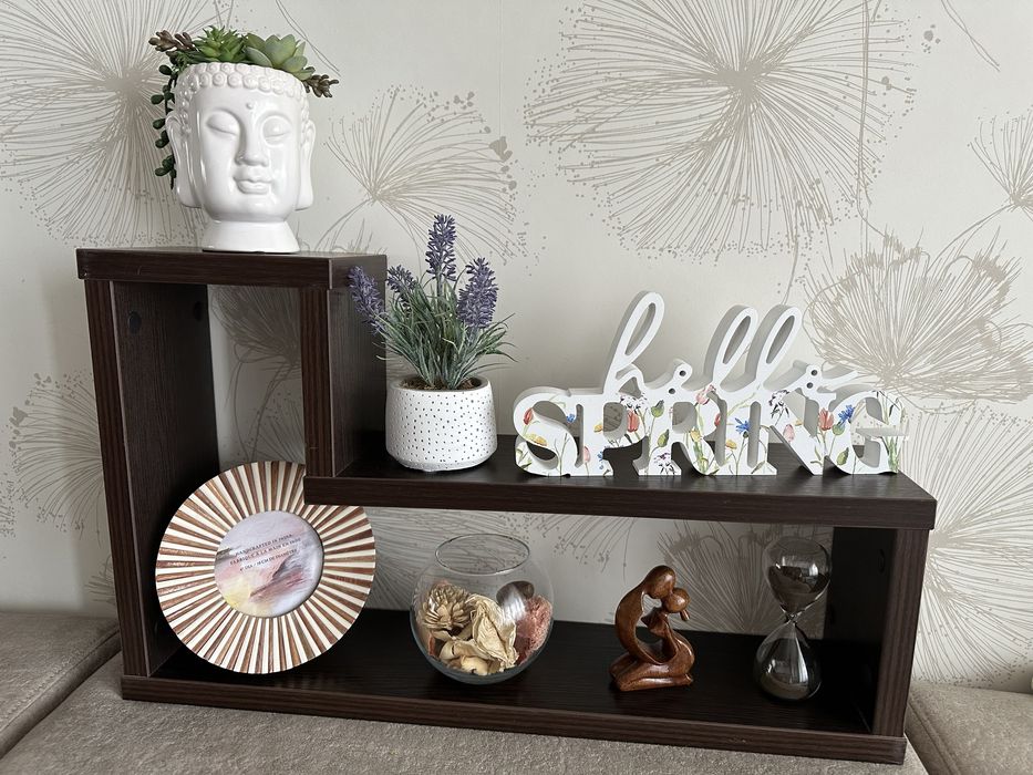 Декоративна навісна полиця на стіну