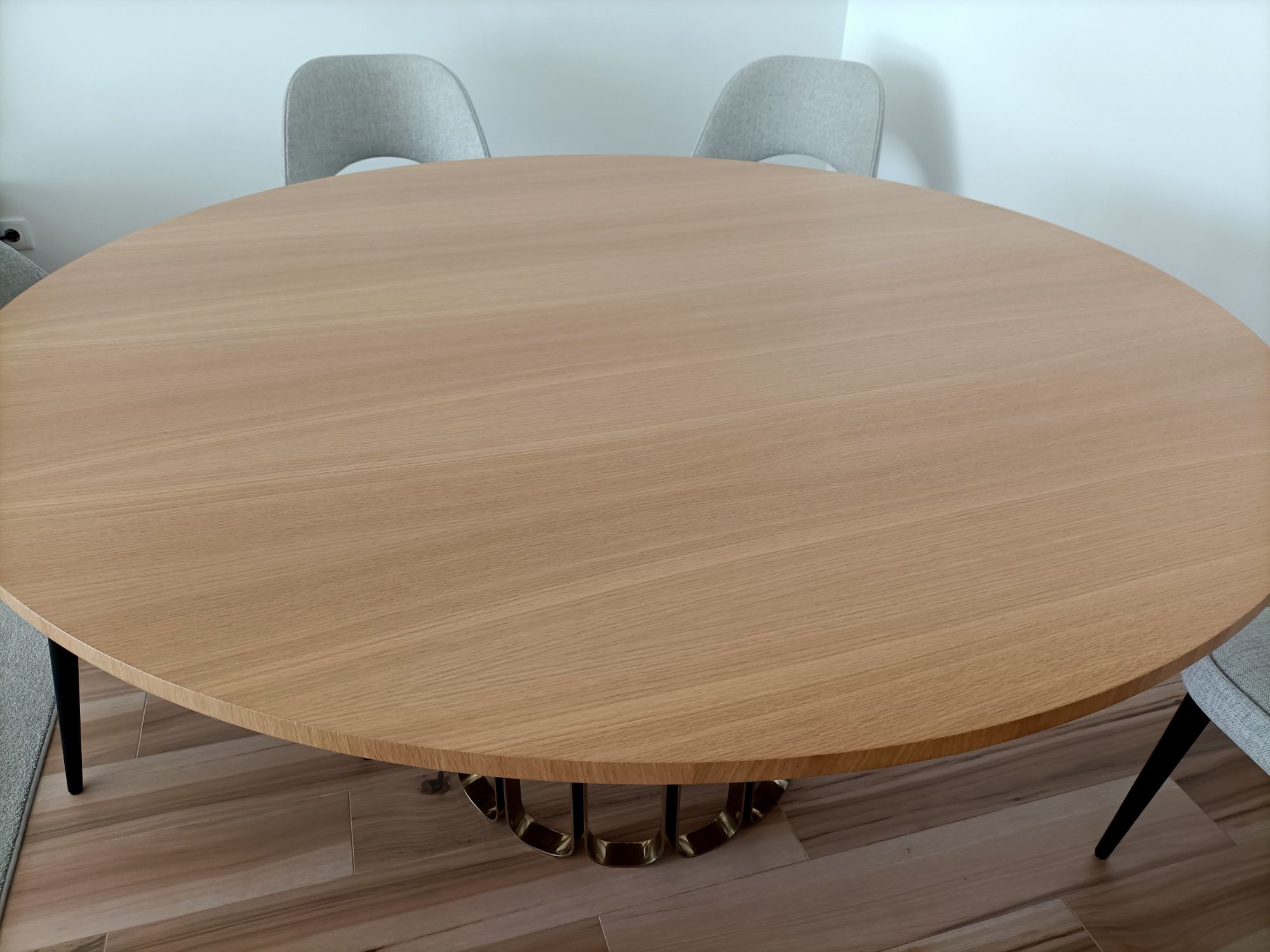 Mesa e cadeiras laskasas tudo como novo